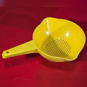 Tupperware Yellow Colander Vintage Pasta Veggie Fruit Strainer Small 1qt